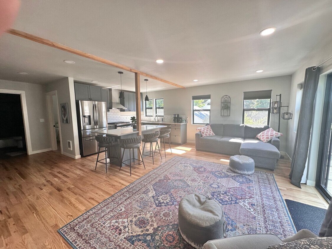 Foto principal - 214 N Polk St