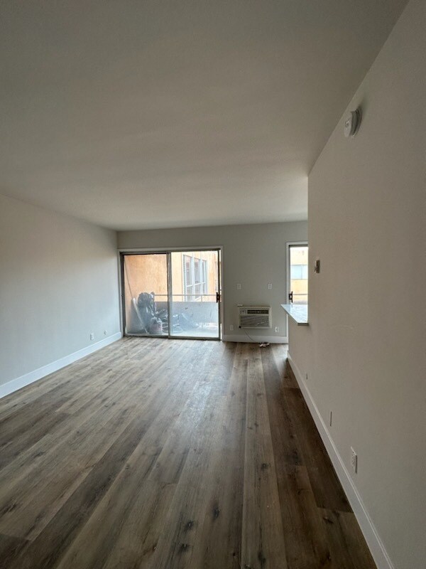 982 Menlo Ave Unit 209, Los Angeles, CA 90006 Room for Rent in Los
