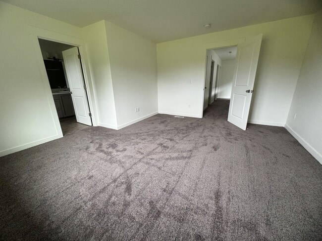 Foto del edificio - 6926 N Madison Cir