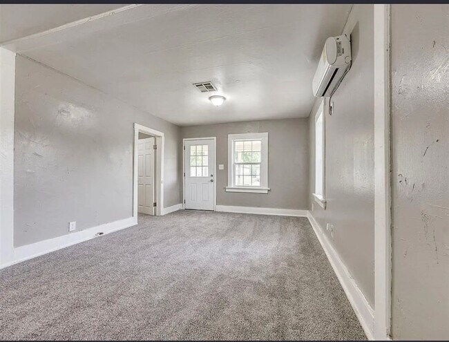 Foto del edificio - Charming Three Bedroom Home Located in OKC