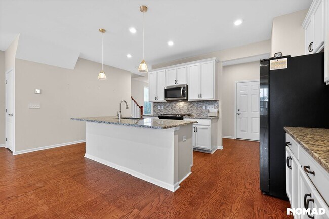 Foto del edificio - 2851 Fairgrove Cres