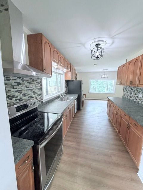 Building Photo - 350 Adelina Rd