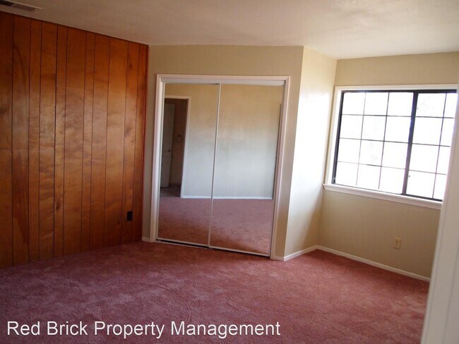 Building Photo - 5 br, 3 bath House - 2521 La Loma Rd.