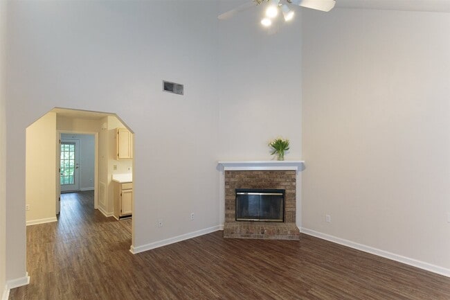 Building Photo - 2735 E Park Ave
