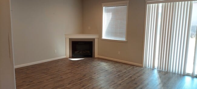 Building Photo - 5909 NE 57th Ave