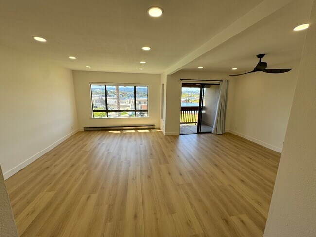 Building Photo - 465 Fathom Dr