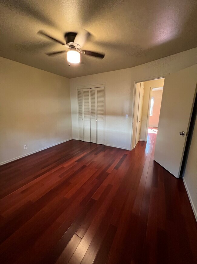 Building Photo - 660 Roble Ave