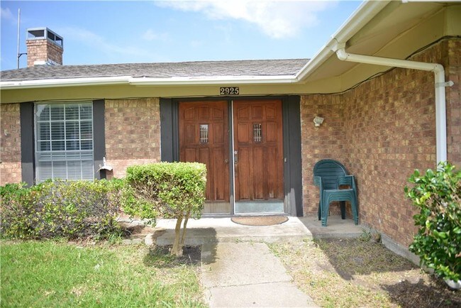 Foto del edificio - 2925 Golden Meadow Dr