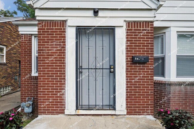 Foto del edificio - Charming 3-Bedroom Brick Ranch in highly d...