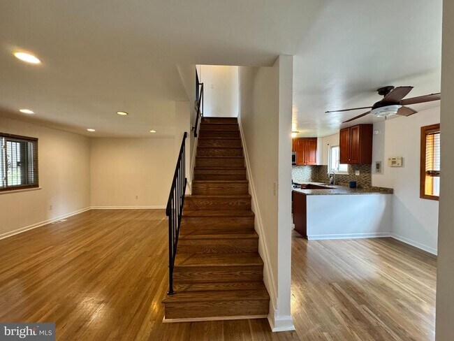 Building Photo - 810 Booker Pl