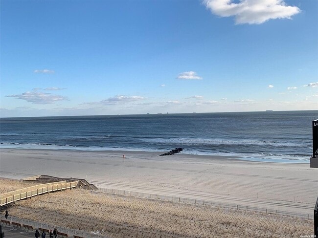 Building Photo - 230 W Broadway