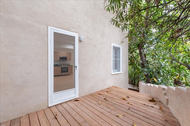 Building Photo - Emmet Terrace Triplex