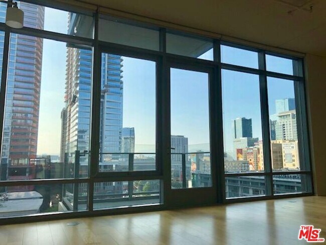 Foto del edificio - 1100 S Hope St