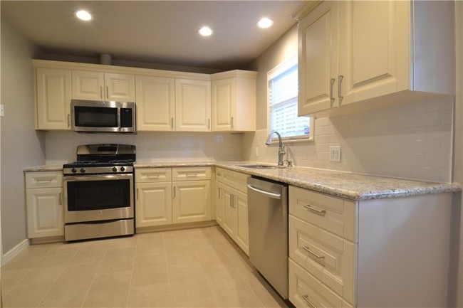 Building Photo - 6529 Del Norte Ln