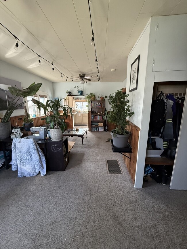 Foto del edificio - 534 Somers Ave