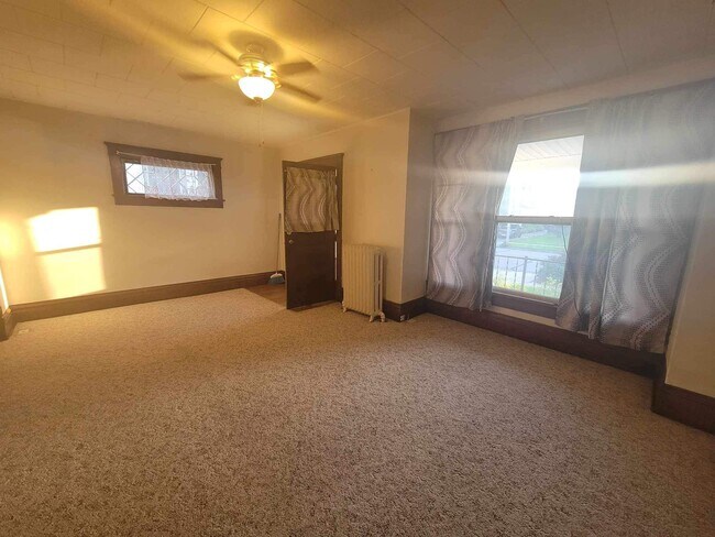 Foto del edificio - 460 N Terrace St