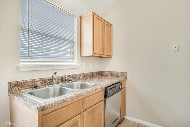 Building Photo - 3721 Longview Dr