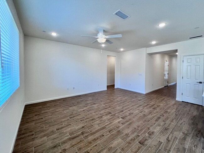 Building Photo - $2,550 Armstrong & Olive, 3 Bedroom - E. W...