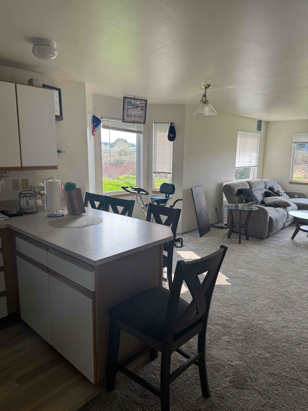Foto del edificio - 537 NE Ellis Way