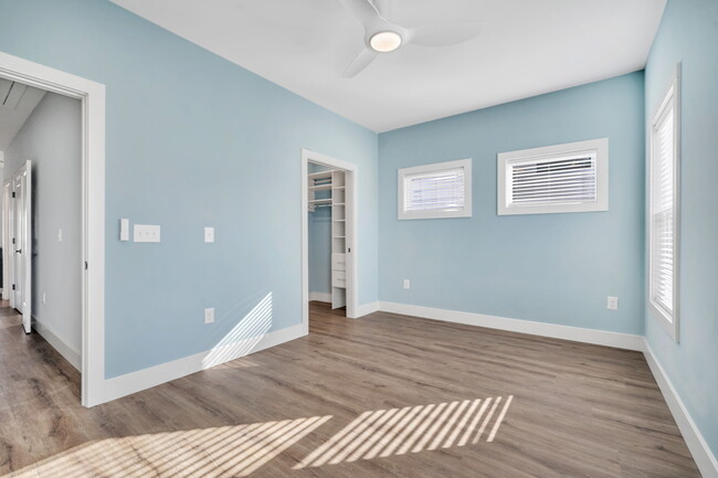 Building Photo - Medford Mews, 401
