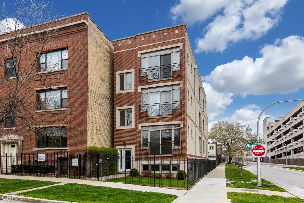 Primary Photo - 2701 N Campbell Ave