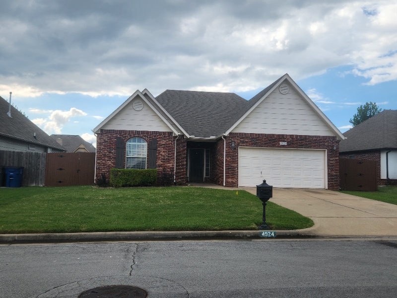 Primary Photo - 4924 S 189th E Ave