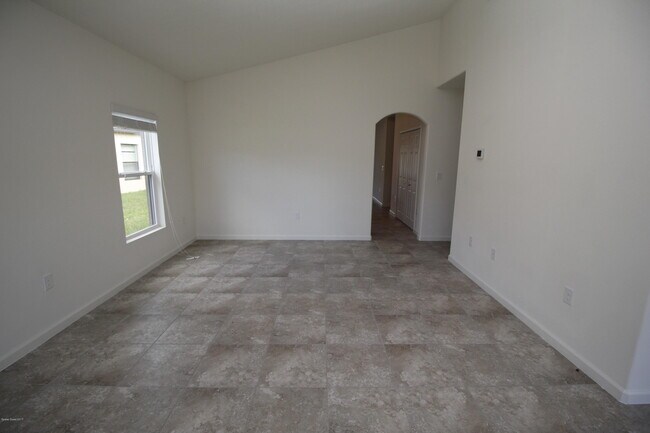 Building Photo - 561 Dillard Dr SE