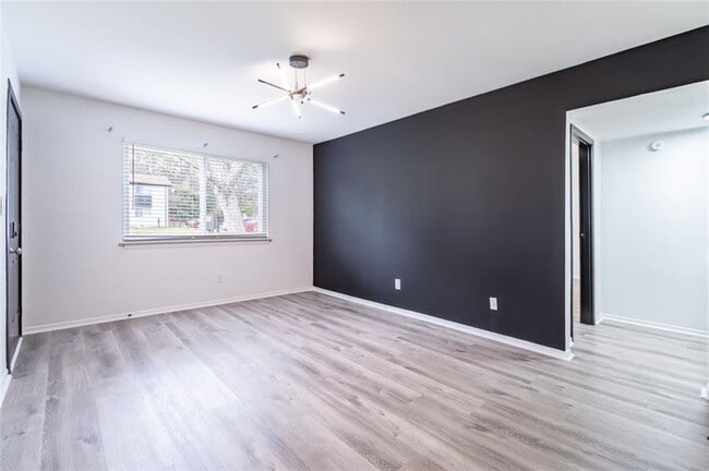 Building Photo - 740 Mozley Dr SE