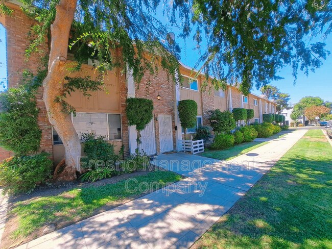 Building Photo - 724 E Hedges Ave