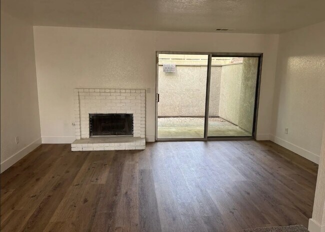 Foto del edificio - 2116 Mount Vernon Dr