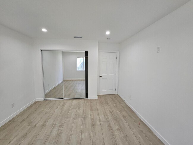 Foto del edificio - 7426 Denny Ave