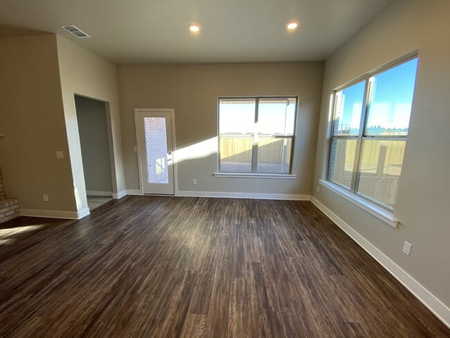 Building Photo - WONDERFUL 4 BEDROOM HOME IN BELL FARMS!!!