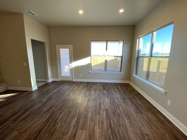 Foto del edificio - WONDERFUL 4 BEDROOM HOME IN BELL FARMS!!!