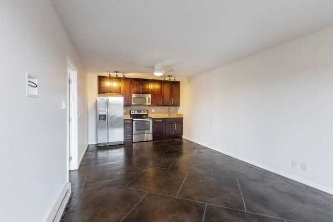 Building Photo - Prime Location 1 beroom-1 bathroom in Green Hills