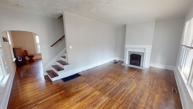 Building Photo - Beautiful 3 Bedroom 1.5 Bath available Aug...