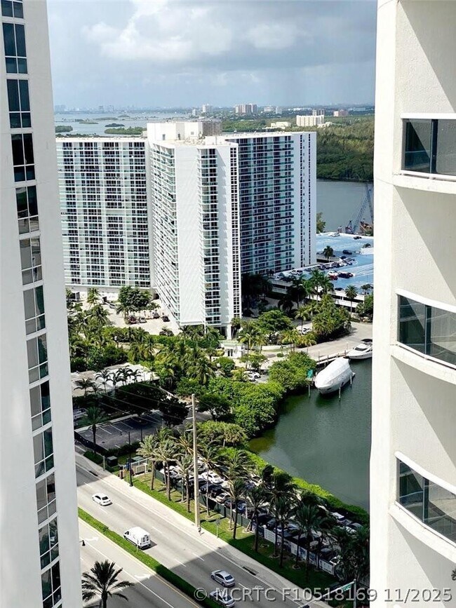 Foto del edificio - 16001 Collins Ave