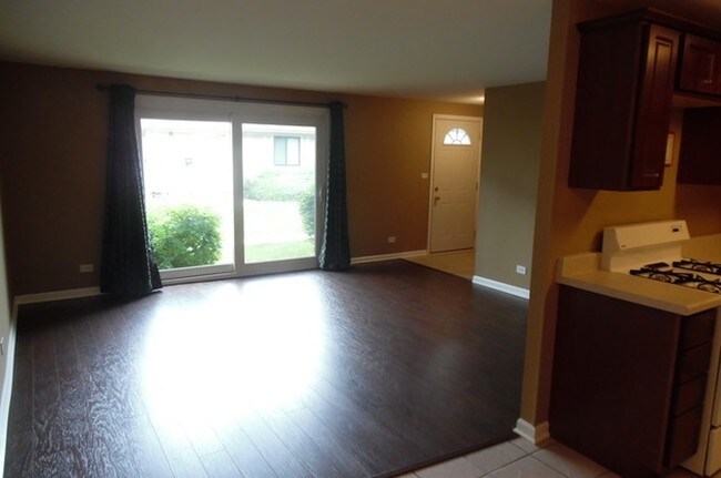 Living Room - 1304 Yarmouth Ct