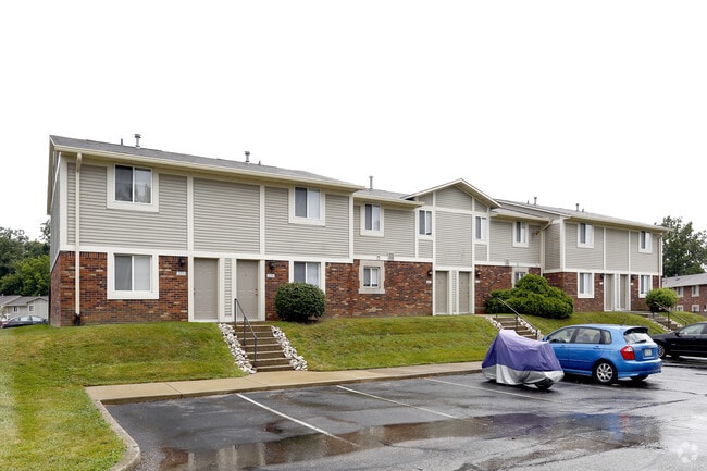 Community - Oakdale Square Apartments and Townhomes