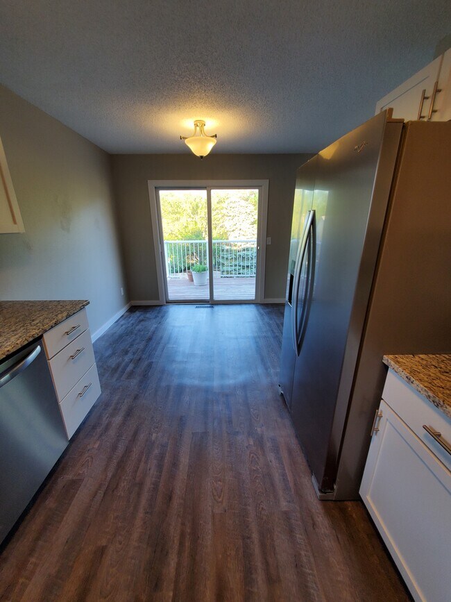 Foto del edificio - 3542 Independence Ave N