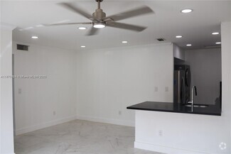 Building Photo - 2550 W 67th Pl