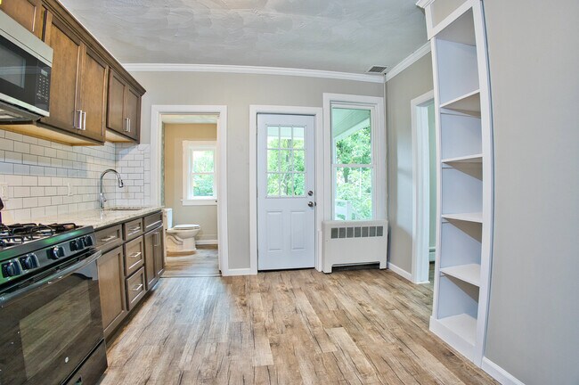 Kitchen - 22 Clinton St