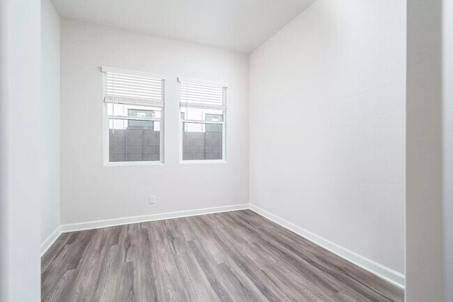 Foto del edificio - Stunning 4 Bedroom/3 Bath Single Level Hom...