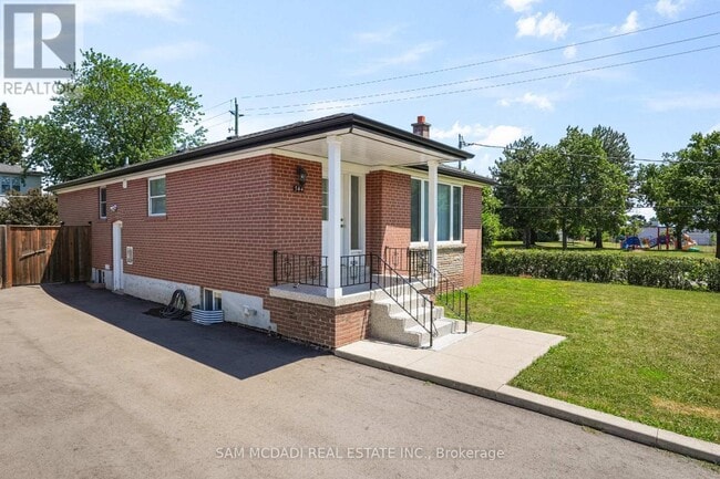 Building Photo - 544 Sandmere Pl