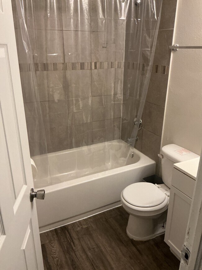 Foto del edificio - 13828 Woodland Dr
