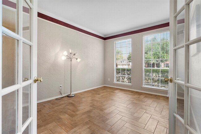 Building Photo - 510 Crestwater Ct