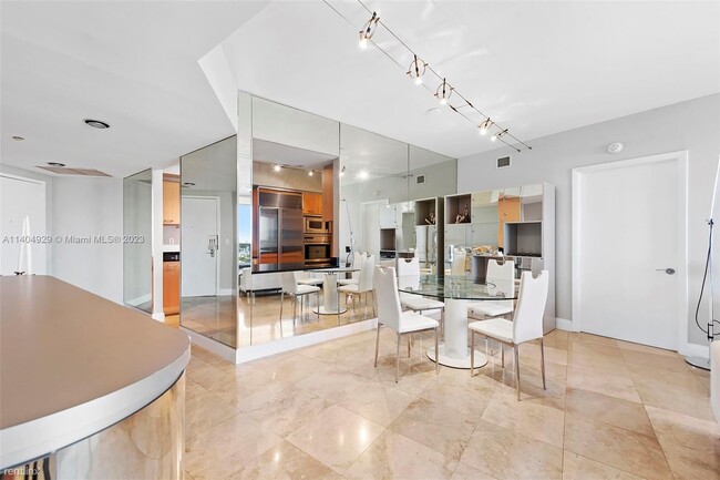 Building Photo - 2 br, 2 bath Condo - 400 Alton Rd Apt 1805
