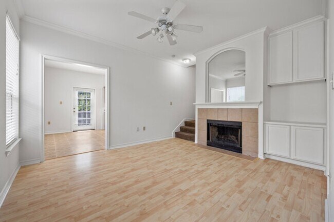 Building Photo - Good Looking Duplex in the Medical Center ...