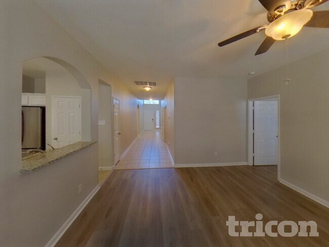 Foto del edificio - 825 Hawthorne Rd