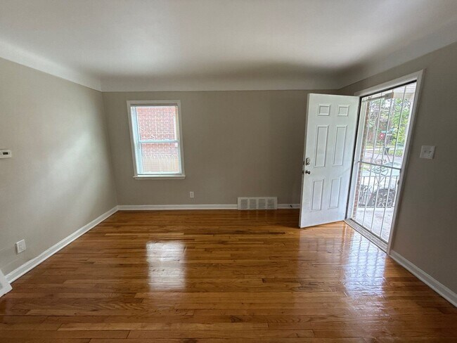 Building Photo - Fully Renovated 3-Bedroom Home  Move-In Re...