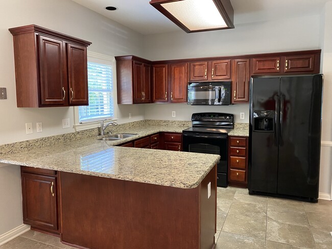 Side by side Refrig/Freez less than 1 yr old - 5115 Grand Oak Way